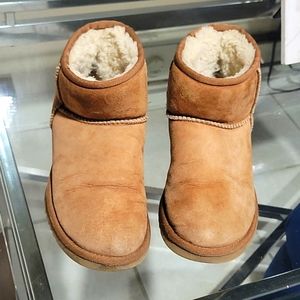 Ugg short boot